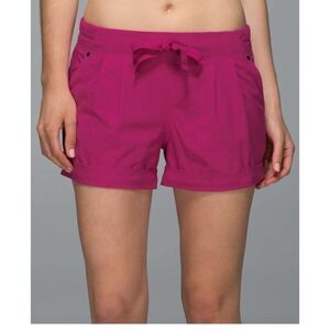 Lululemon Spring Break Away Short *4-way Stretch 3"
Jewelled Magenta Size 10